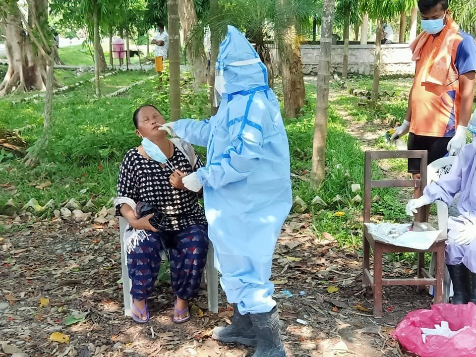 टोलवस्तीमै पुगेर कोरोना परीक्षण